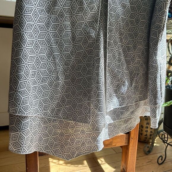 ALFRED SUNG Geometric Black and White Blouse - Picture 15 of 15